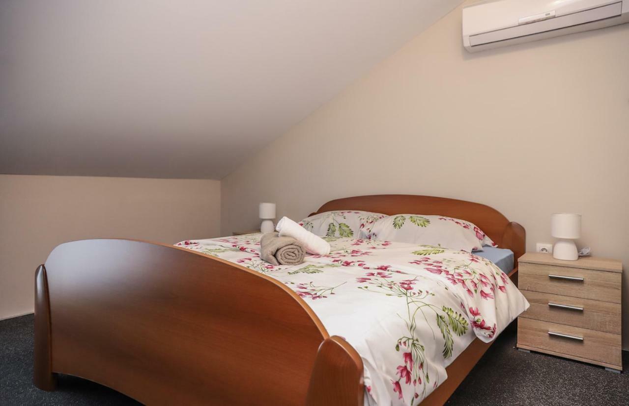 Hotel Zrinski Копривница Экстерьер фото