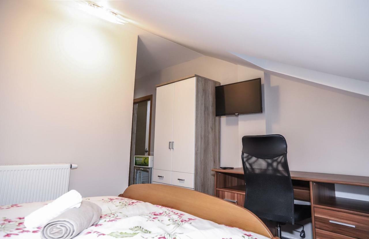 Hotel Zrinski Копривница Экстерьер фото