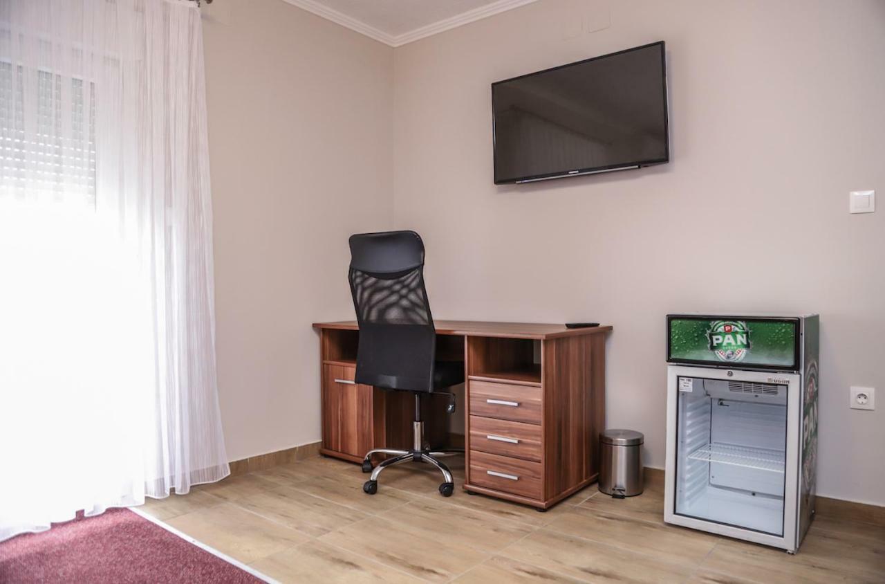 Hotel Zrinski Копривница Экстерьер фото